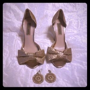 Gold glitter peep toe heels